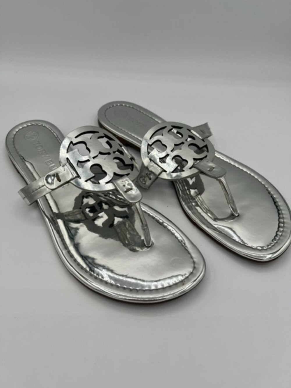 Tory Burch Miller Metallic Silver Logo Thong Sandals Women’s Size 9